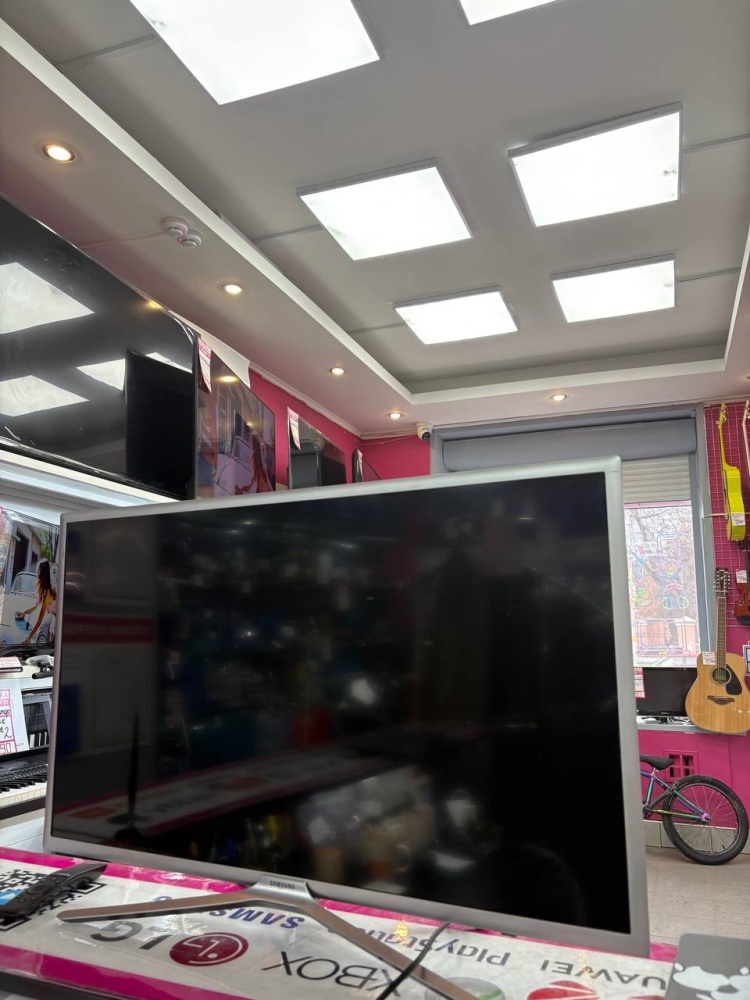 Телевизор Samsung LED UE32M