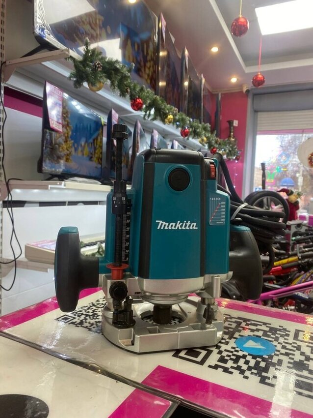 Фрезер makita RP2300FC