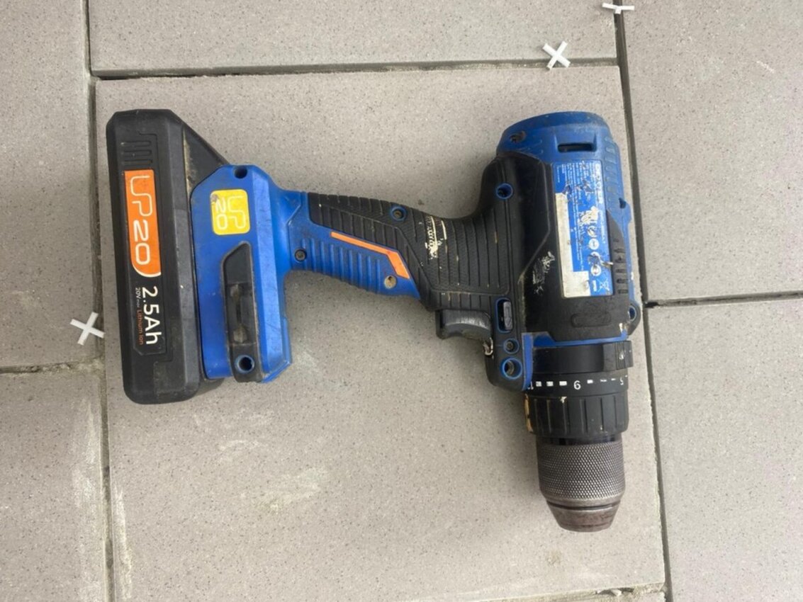 Шуруповерт Dexter