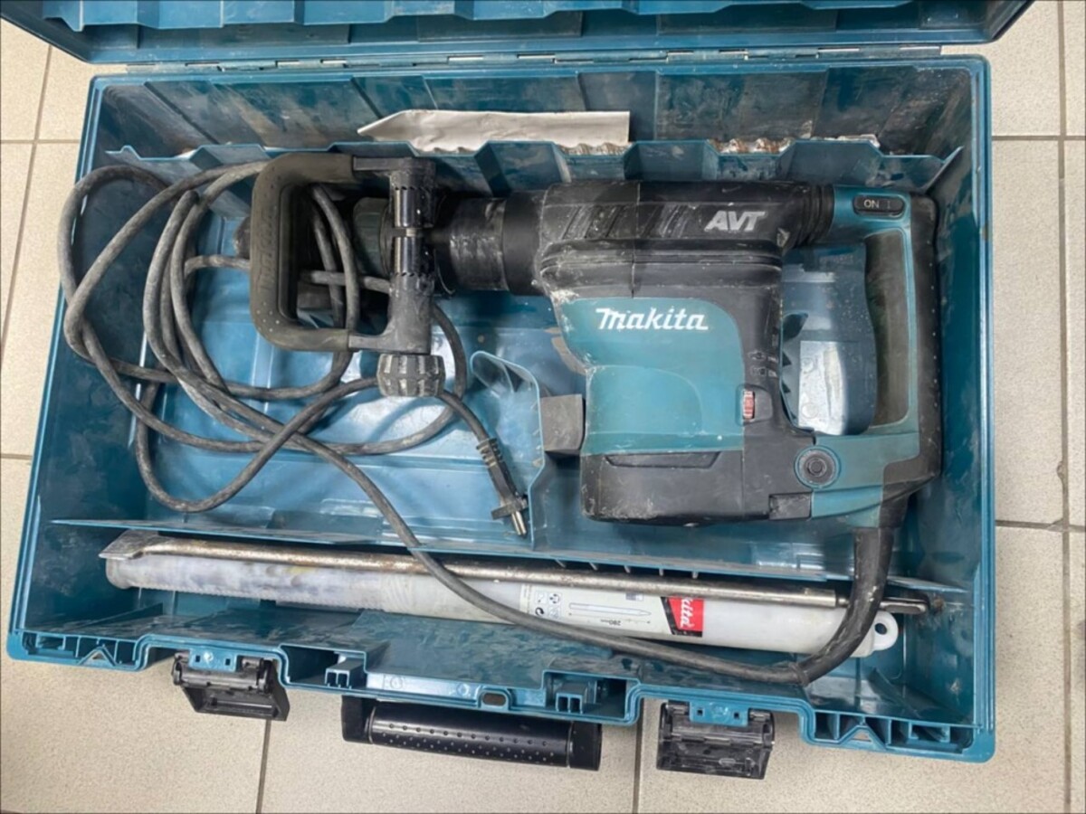 Отбойный молоток Makita HR1111c