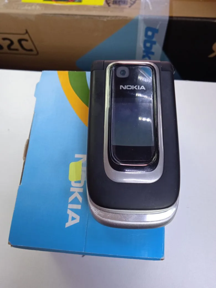 Мобильный телефон Nokia 6131