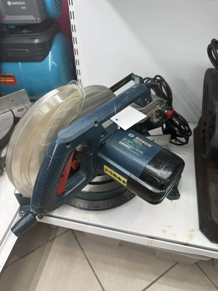 Торцовочная пила Bosch GCM10J