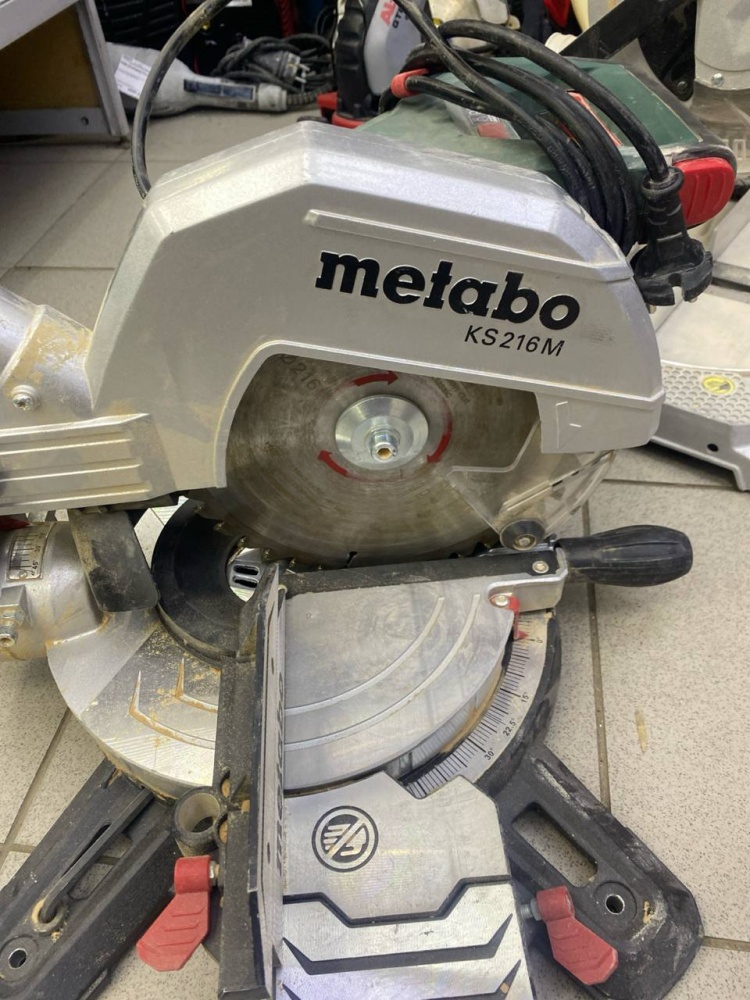 Торцовочная пила Metabo KS 216M