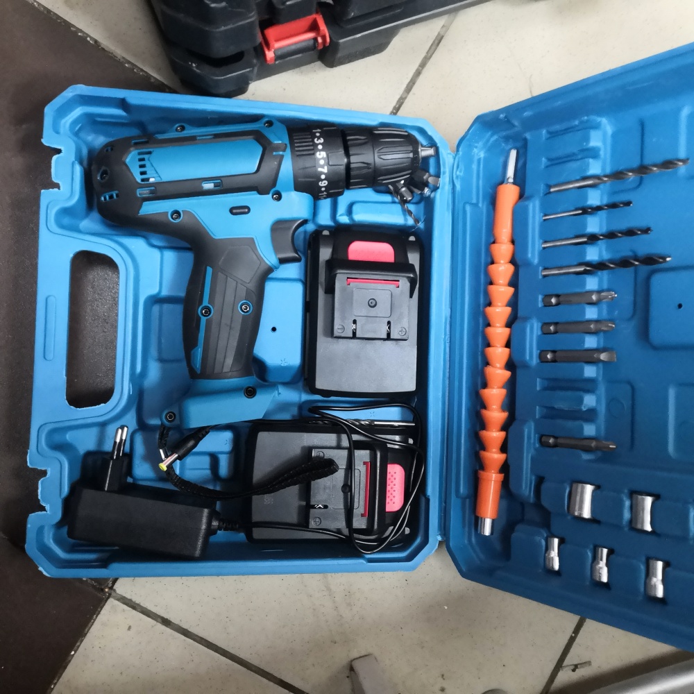 Шуруповерт синий